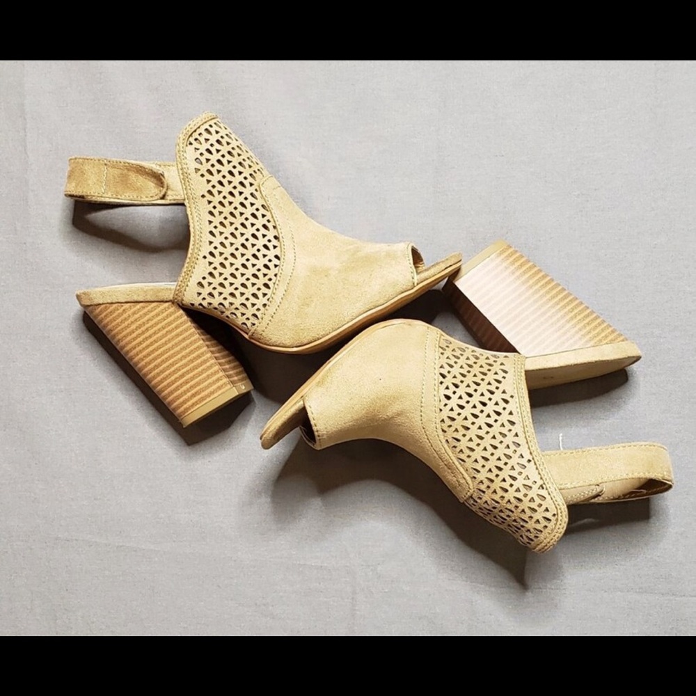 Joe’s ankle strap sandals sz 6